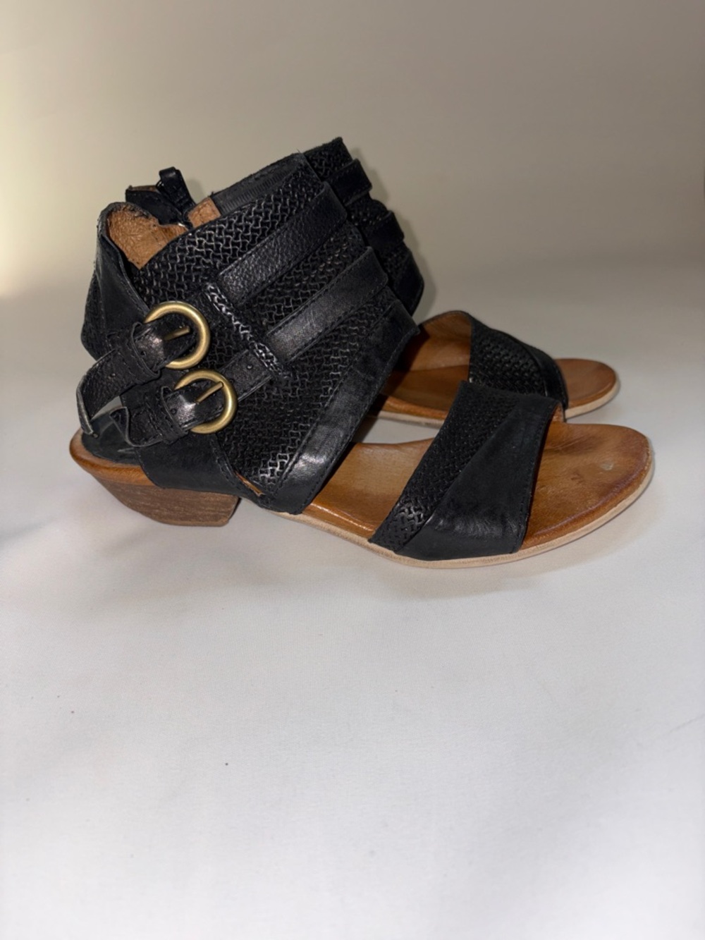 Miz Mooz Cyrus Black Leather Buckle Open-Toe Low Heel Sandals Size 6.5